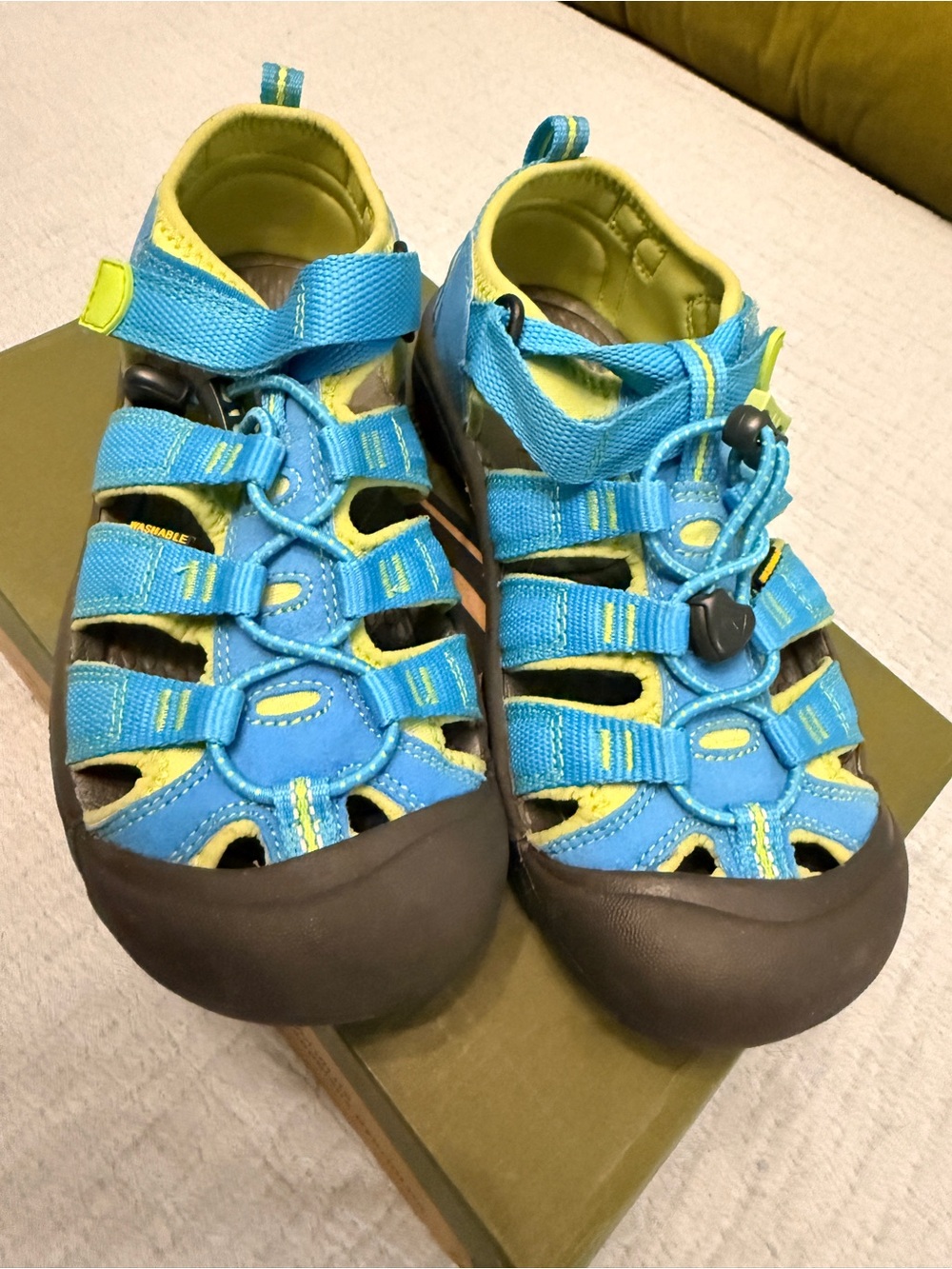 Keen Kids Turquoise and Lime Closed-Toe Sport Sandals
